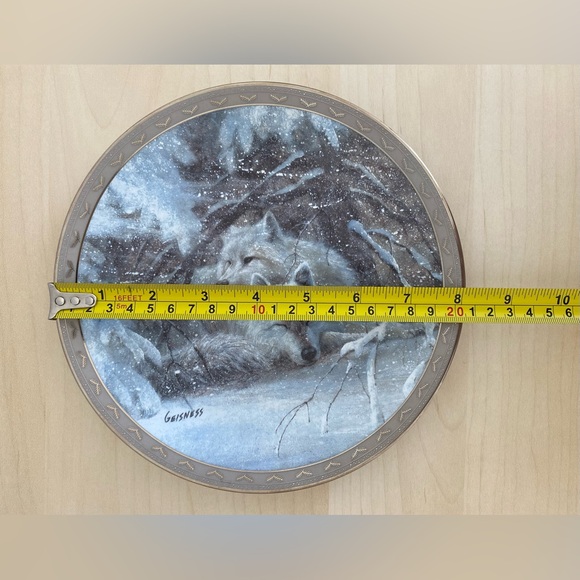 2 Bradford Exchange Wolf Plates - "Eyes in the Mist" & "Winter Lullaby" w/ COA - Picture 11 of 14